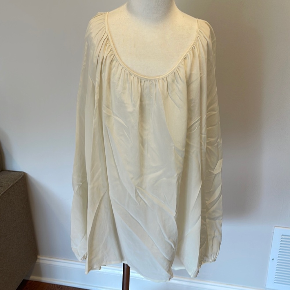 Banana Republic cream long sleeve blouse